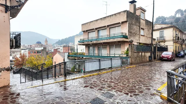 IMPORTANTE EDIFICIO ESQUINERO EN VENTA!! IDEAL INVERSOR!! - foto 2