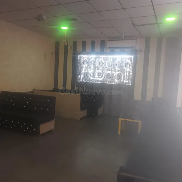 SE ALQUILA BAJO COMERCIAL CON BARRA, COCINA Y BAÑO - foto 4