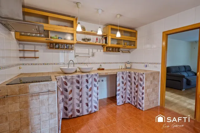 Casa con potencial ubicada en parcela 1000 m² Querol — 11
