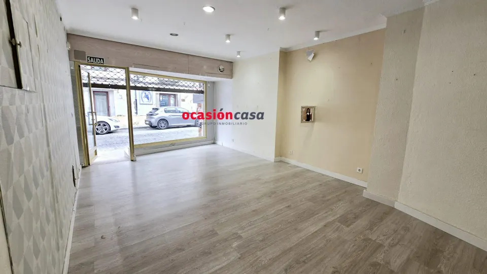 LOCAL COMERCIAL JUNTO AL AYUNTAMIENTO