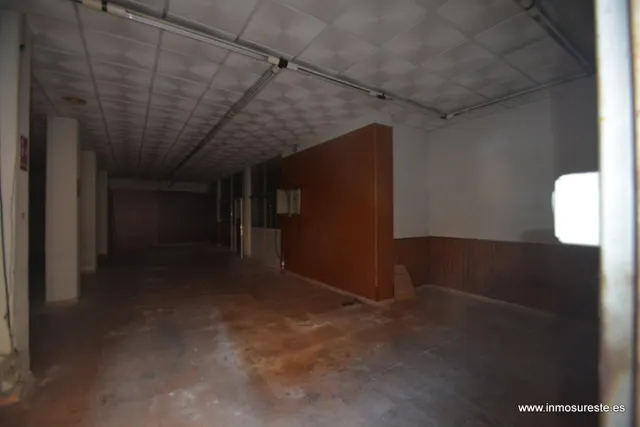 Local comercial a la venta en el centro de Orihuela, con 275 m2. construidos. — 8