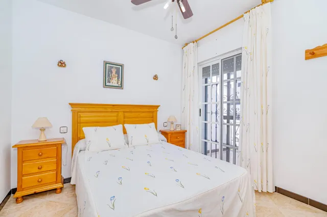 Chalet adosado en Salobreña playa, urb. privada con piscina y jardines. — 49