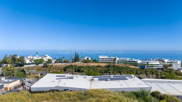 Exclusivo ático con solárium y vistas al mar en venta en Gua - foto 3