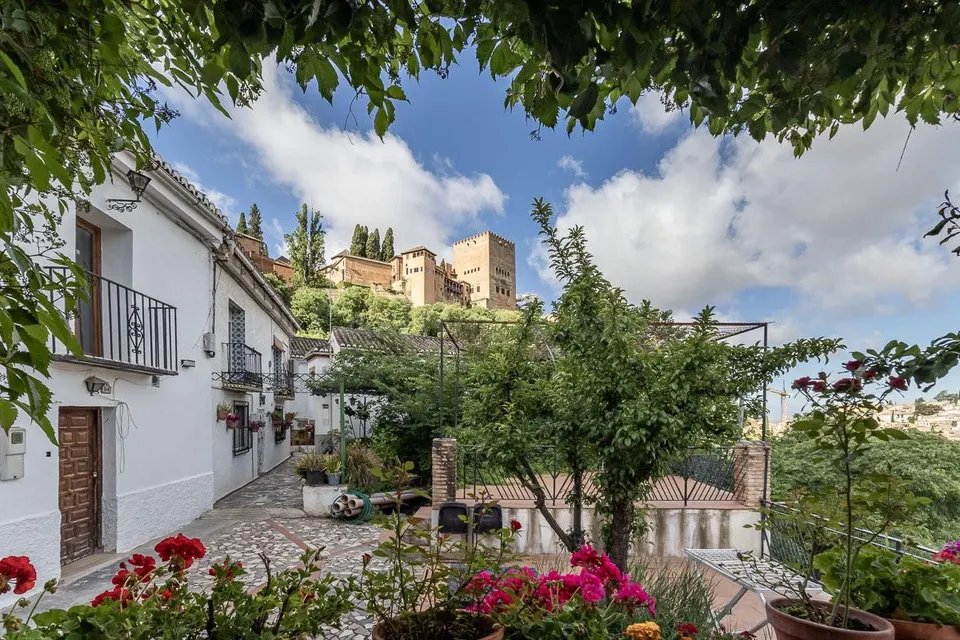 PRECIOSA CASA CON VISTAS A LA ALHAMBRA