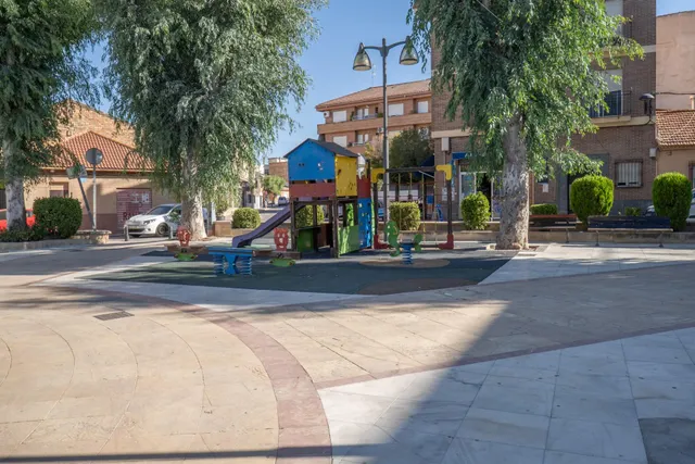 EXCELENTE SOLAR EN VENTA EN ARMILLA (JUNTO PLAZA ESPAÑA) — 30