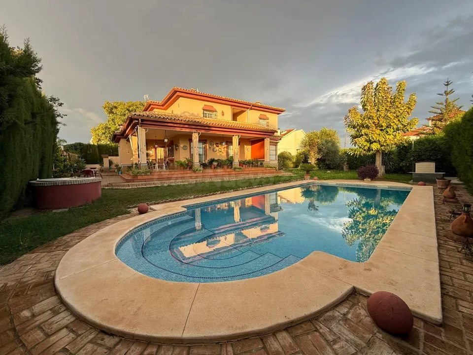 Chalet 6 habitaciones 572m² en venta - Andalucia