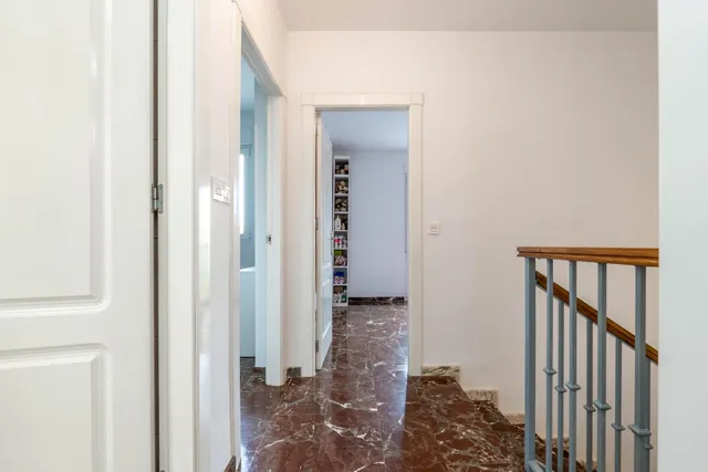 Encantadora Casa Reformada en Ogijares con Vistas y Espacios para Disfrutar — 16