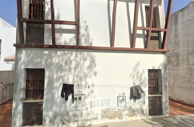 Se vende casa independiente OKUPA en Cortegana (Huelva).
