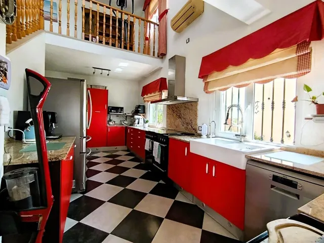 ¡Gran Oportunidad! Villa de Ensueño a Solo 635.000 € en Orihuela Costa — 18