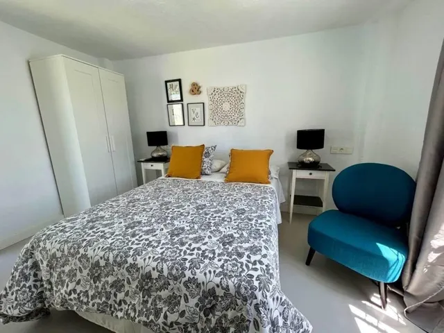 Hostal 17 habitaciones 600m² en venta - Marbella — 21