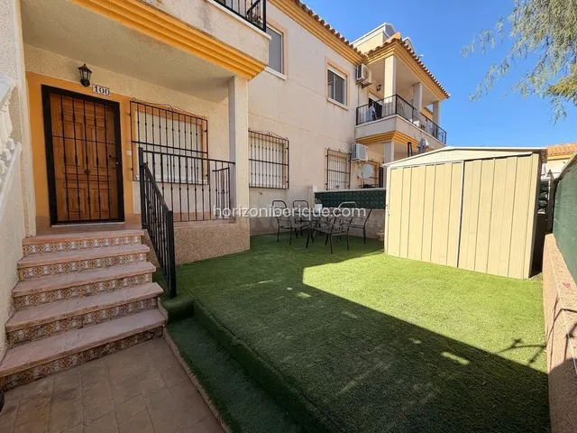 Bungalow en planta baja en venta en Villamartín - Orihuela C