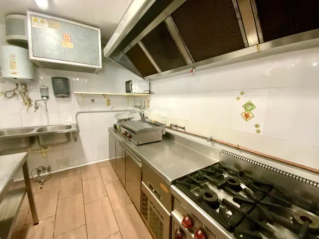 Traspaso de bar listo para brillar en el corazón de Masnou Alt :tu oportunidad sin complicaciones. — 16