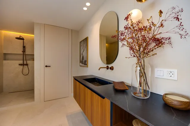 Exclusivo apartamento en primera línea con vistas panorámicas al mar — 42
