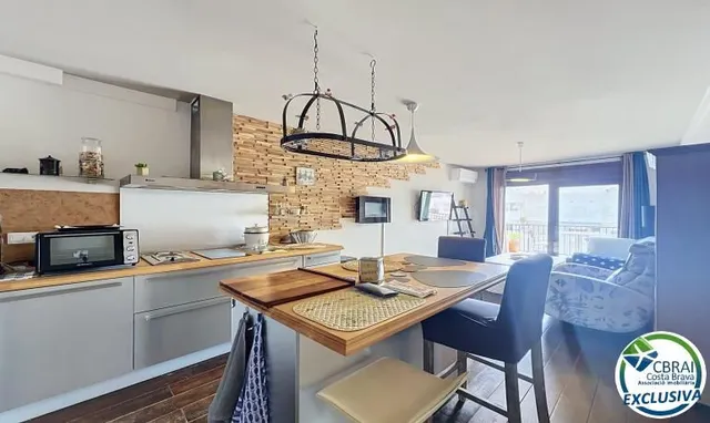 Apartamento con vistas al canal, terraza y parking en Empuri - foto 4