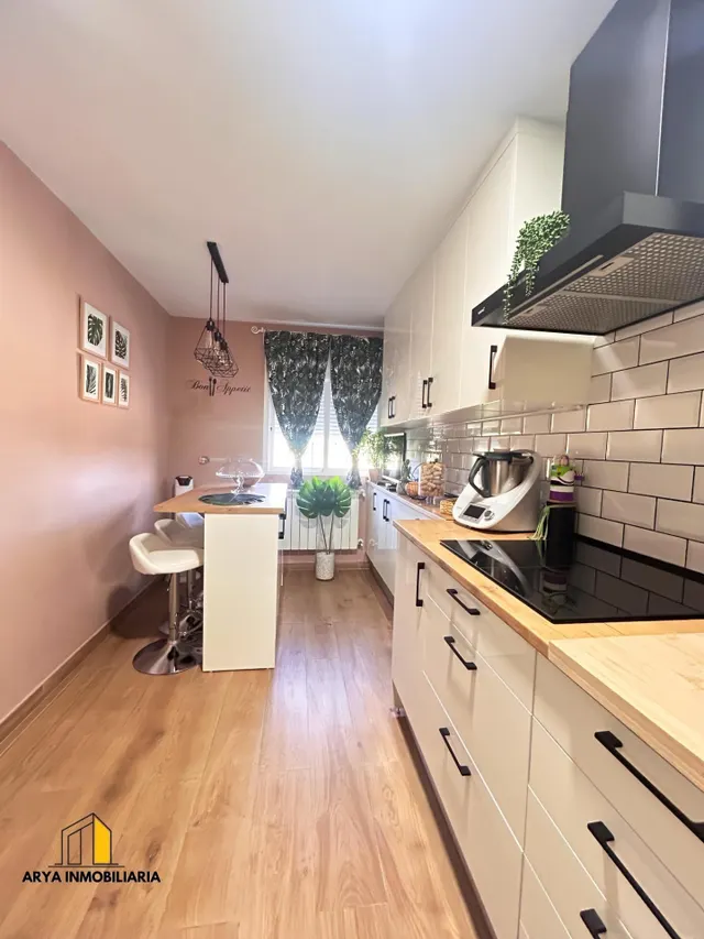 CHALET ADOSADO TOTALMENTE REFORMADO · CALIDAD, LUZ Y CONFORT — 2