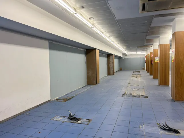 Amplio local comercial en el centro de Alcover. — 9