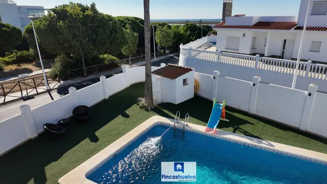 Chalet independiente de esquina con piscina y terraza con vistas al mar en El Rompido Cartaya, Huelva. — 6