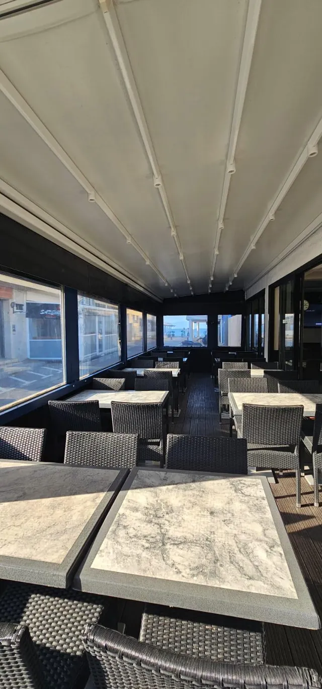 RESTAURANTE CON VIVIENDA SUPERIOR EN PLATJA DELS RIELLS — 9