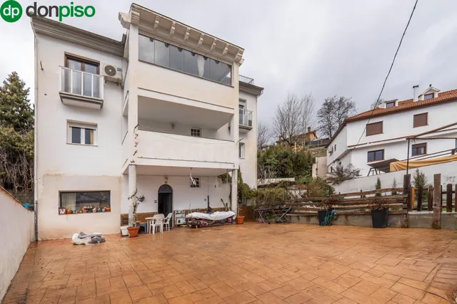 Casa independiente con piscina y vistas a Sierra Nevada en H - foto 4