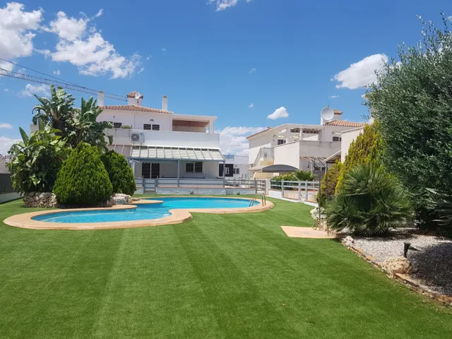 Villas independientes y semi adosadas de obra nueva en el típico pueblo de Daya Nueva. — 9