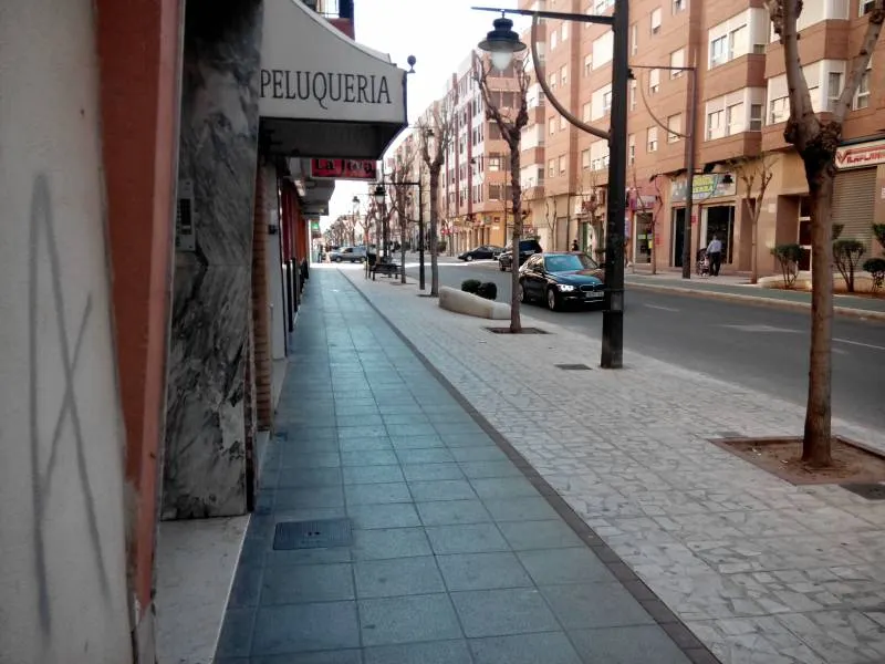 BAJO EN PLENA AVENIDA CAMI NOU