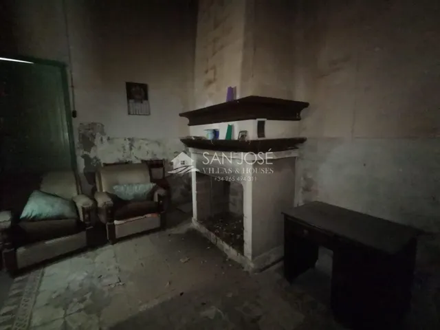 SE VENDE CASA EN JACARILLA,  PARA REFORMAR — 8