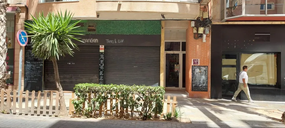 "¡Oportunidad Única! Restaurante Totalmente Equipado en el Centro de Torrevieja"