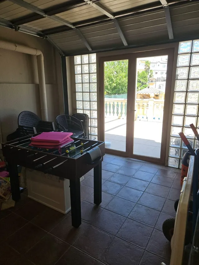229 m2, 3 plantas y 8 placas solares para vivir sin mirar el recibo a fin de mes — 26