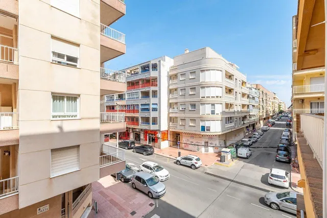 Apartamento con terraza, Alicante, Torrevieja, Playa del Cura. 3 habitaciones, 72 m2, 130 metros del mar — 16