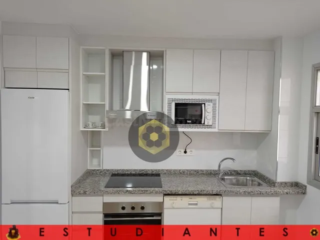 EST/ Piso en alquiler para ESTUDIANTES con CUATRO dormitorio