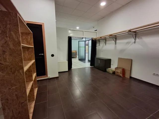 Local comercial ideal en la Galería Cambre  | Espacio versátil y céntrico para tu negocio — 16