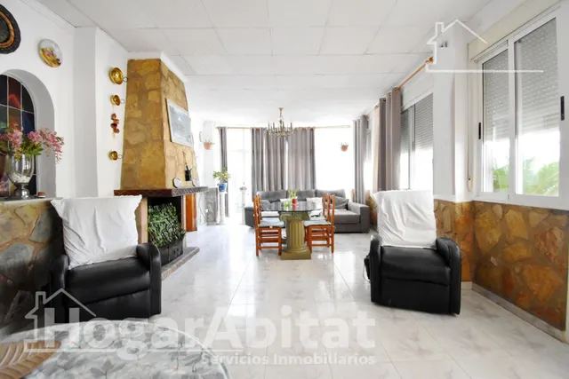 CHALET CON 17 DORMITORIOS, PISCINA, GARAJE, JARDÍN Y BARBACO - foto 3