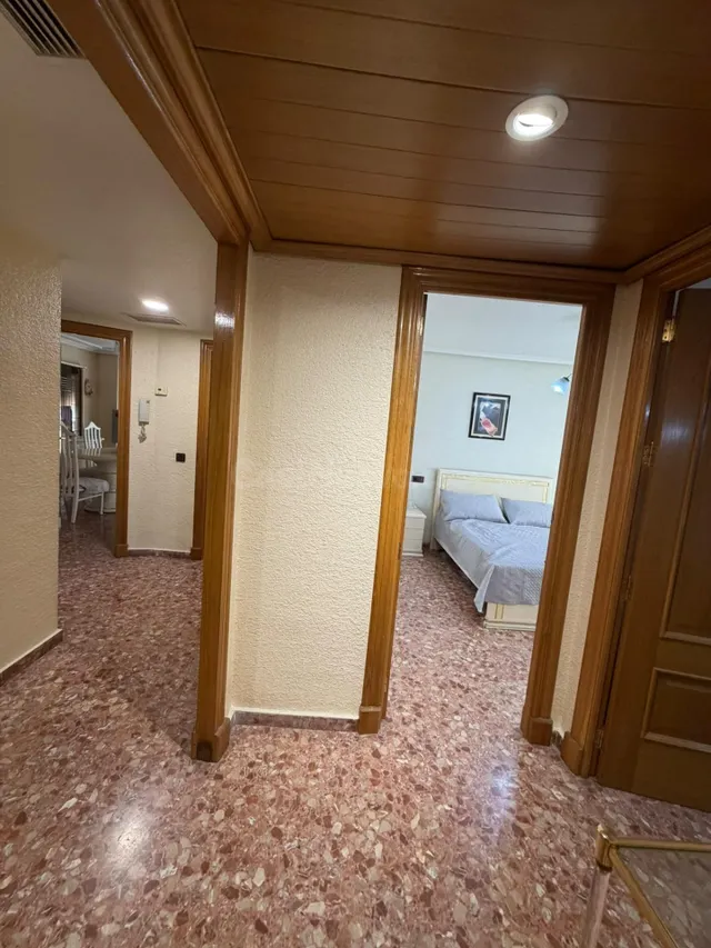 Amplio piso de 4 dormitorios con garaje y trastero junto al centro de Murcia — 3