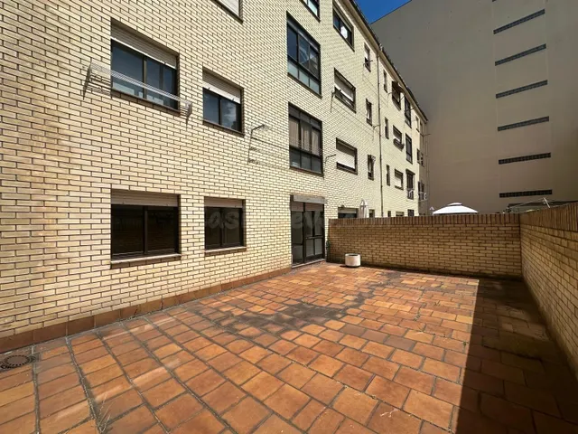 VENTA: Amplio y Luminoso Piso en el Centro de Ponferrada - foto 3