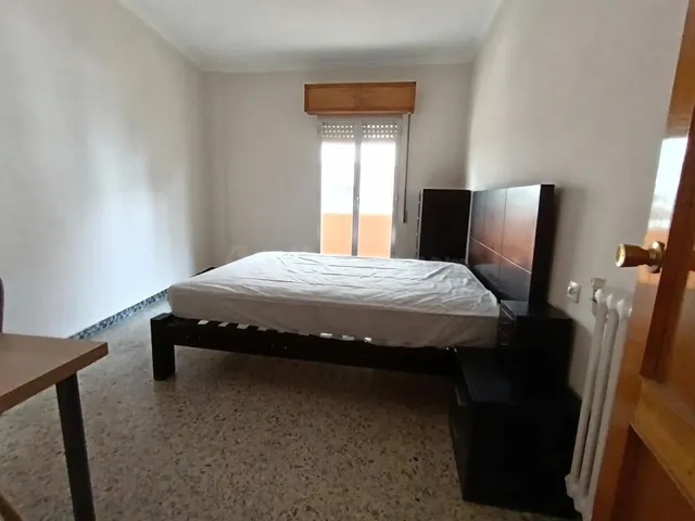 Amplio Piso en Alquiler por habitaciones para Estudiantes -  - foto 3