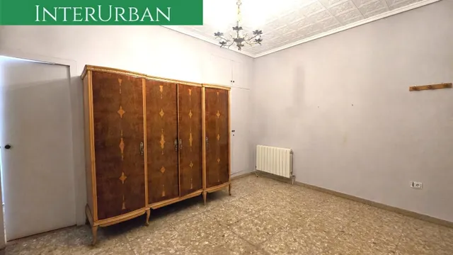 Oportunidad - Amplia casa de 197 m2 con 4 dormitorios y terraza en Benissanó — 27