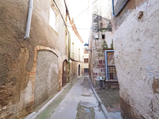 SE VENDE CASA INDEPENDIENTE EN SANT QUINTI DE MEDIONA — 28