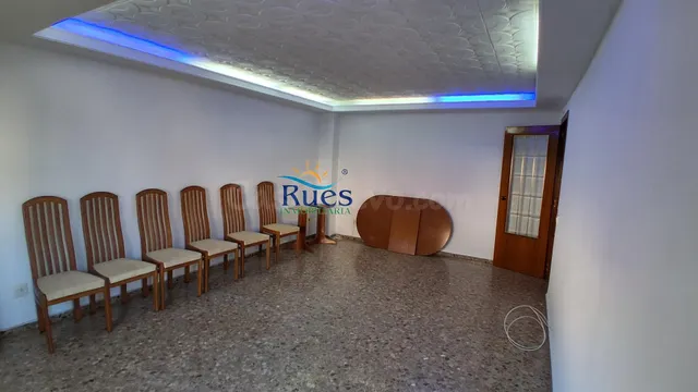 UNA VIVIENDA BIEN DISTRIBUIDA, BIEN CONSERVADA Y A BUEN PREC - foto 5