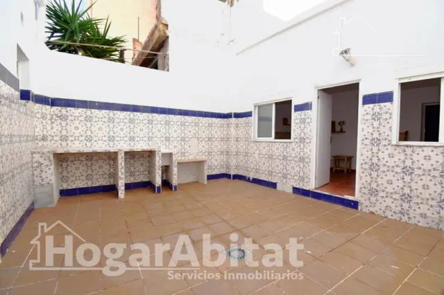 Gran patio privado y excelente ubicación en esta amplia planta baja en El Cabanyal — 10
