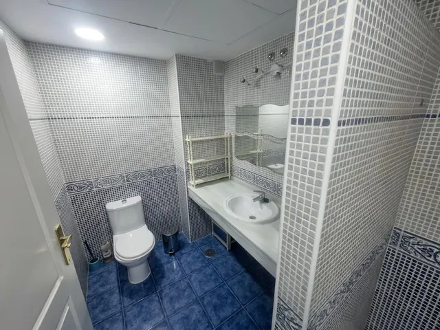 Oferta de piso de 2 dormitorios con plaza de garaje y trastero en la duquesa — 11