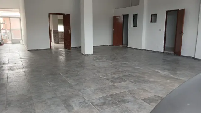 Se vende casa con bajo comercial — 32