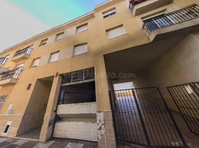 SE VENDE piso OKUPA en C Ines de Roquetas de Mar