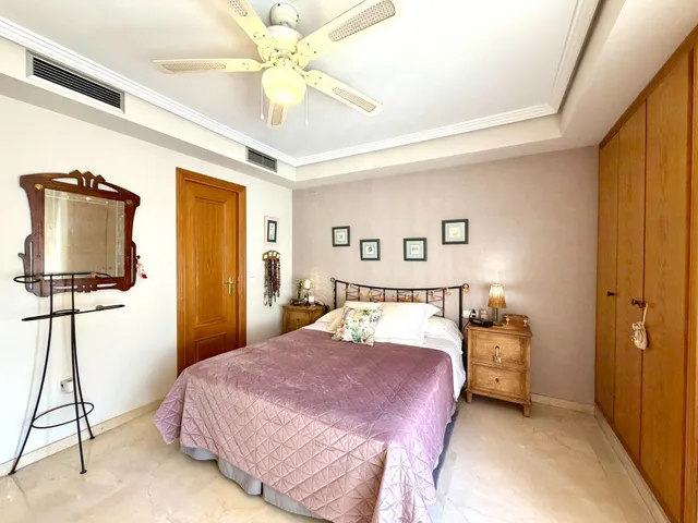 Chalet adosado esquinero con jardín privado, terrazas y garaje doble en La Patacona — 24