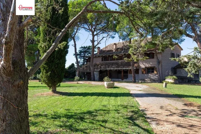 Exclusiva Casa de Piedra con 7.000 mt Terreno Arbolado y Pis - foto 2