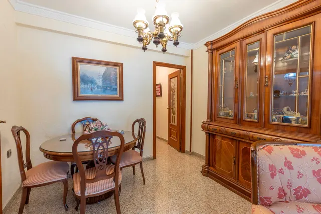 Amplia vivienda de 4 dormitorios con plaza de garaje opcional en Granada — 13