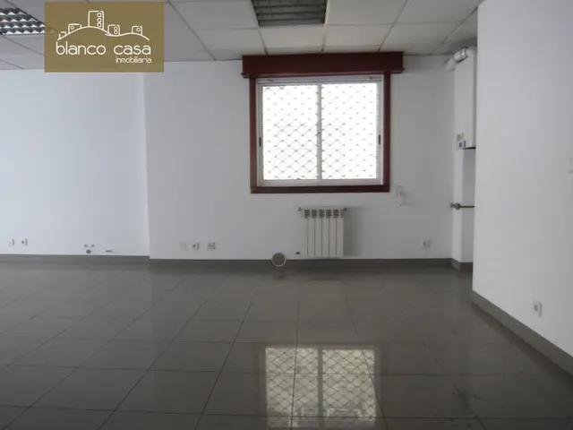 Alquiler de local para oficina de 66m2 en calle peatonal y comercial por 385€/mes — 11