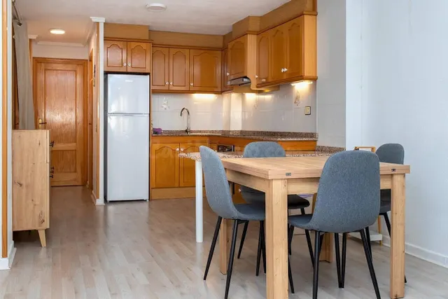 GRAN APARTAMENTO EN TORREVEIJA: 2 HAB,1  BAÑO — 4