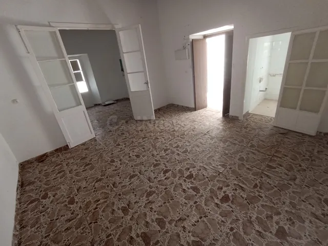 AMPLIA CASA PALACIO A REFORMAR EN EL CENTRO - foto 4