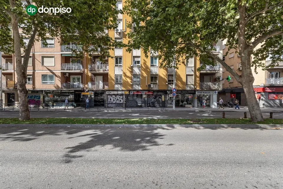 Local de 247 m2 en avenida de madrid – Granada capital