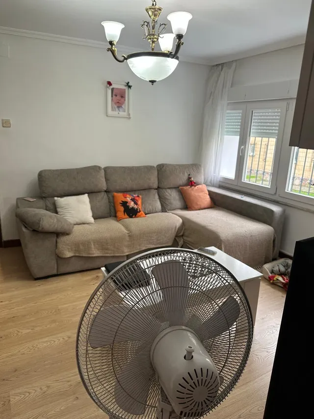 Piso Reformado en Avilés - La Magdalena: ¡Tu Nuevo Hogar Espera por Ti!       Cómpralo por 495€ / mes — 3